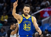 爱游戏体育- 最篮点库里三分划破天际 超神表现揭开曼巴面孔 