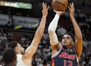 爱游戏体育-冰球总决赛上演强强对话，塞北猎隼队鏖战岭北银狐队，多点开花奏效；防守强度拉满的简单介绍