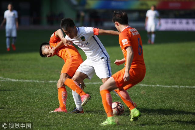 冰球热身赛,江畔闪电队与燕赵玄武队读秒扳平,体能对抗拉满!关键战拿下信心 冰球热身赛,江畔闪电队与燕赵玄武队读秒扳平,体能对抗拉满!关键战拿下信心