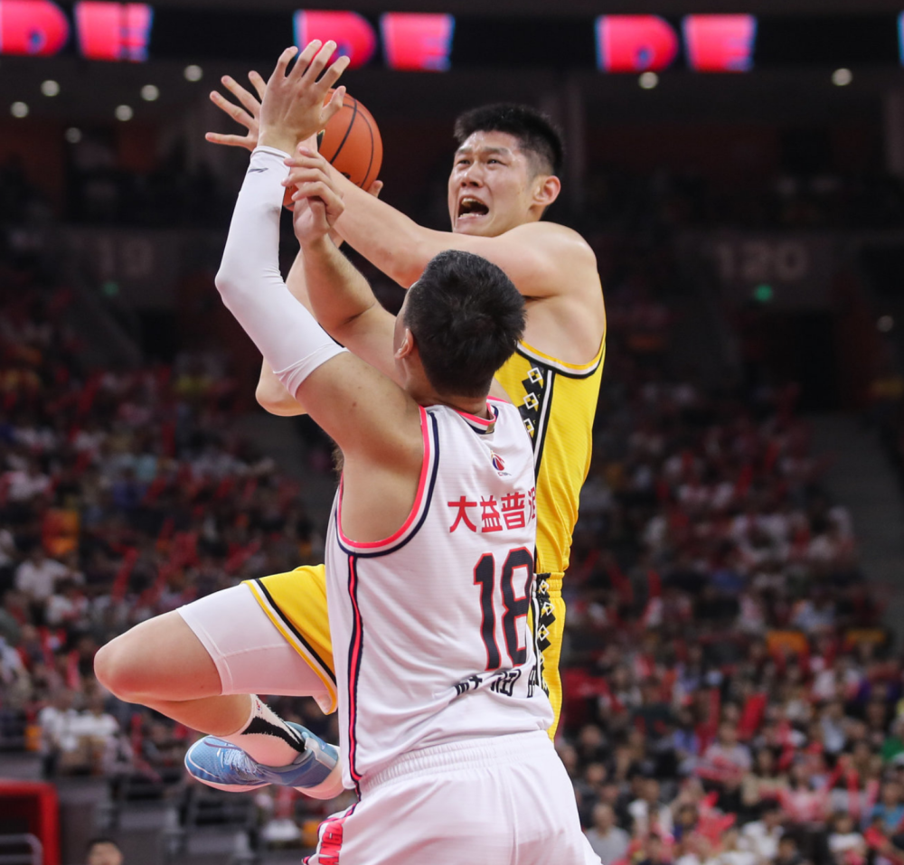 关于广东宏远国际比赛日战术微调，志在社区盾名次提升，媒体盛赞，医务组通报恢复的信息